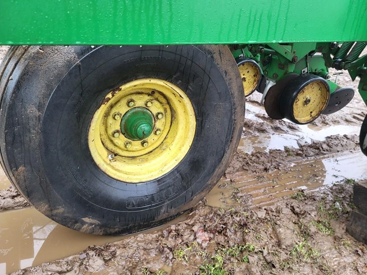 john-deere-7240-image-12