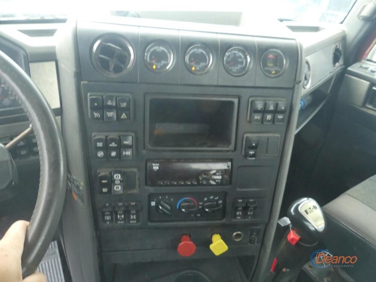 2017-caterpillar-ct660l-image-16