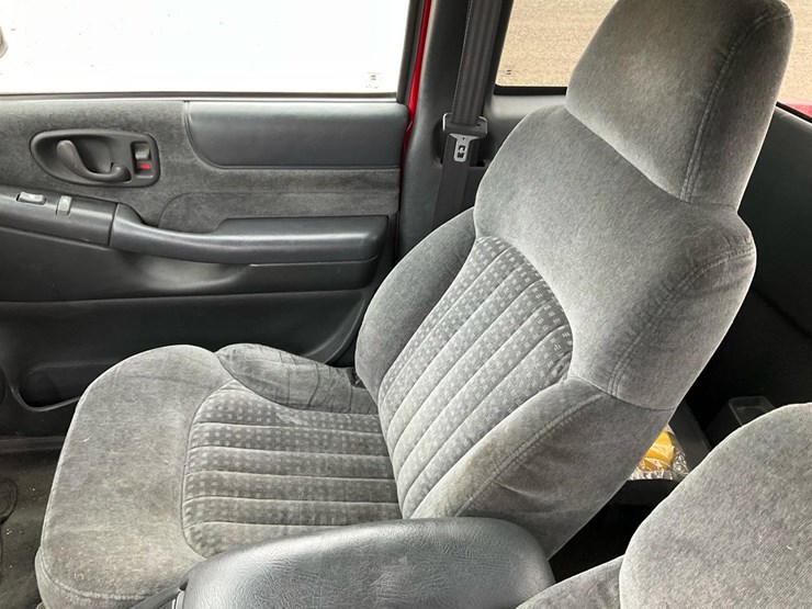 2000-chevrolet-s10-image-69