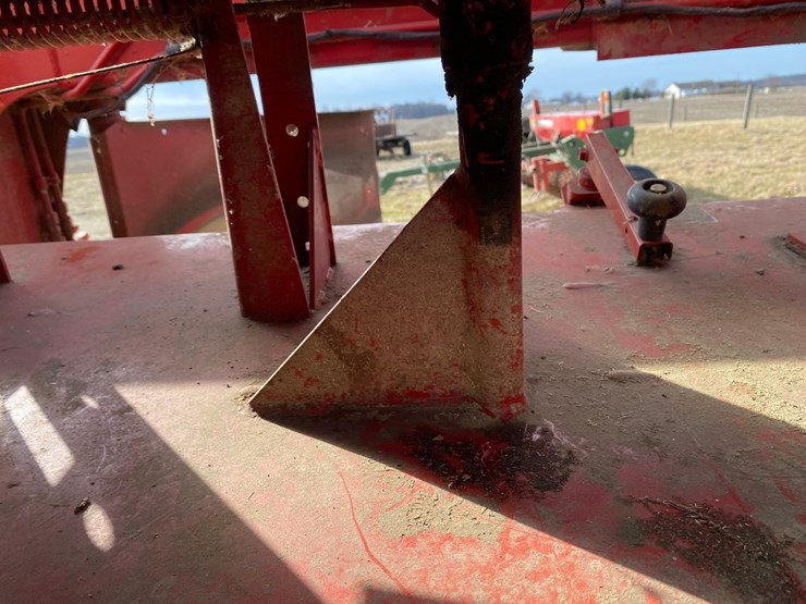 new-holland-1431-image-16