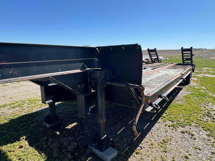 heavy-duty-drop-deck-trailer,-20’-deck-w/dovetail-and-fold-down-ramps,-single-axle,-dual-wheels,-air-image-12