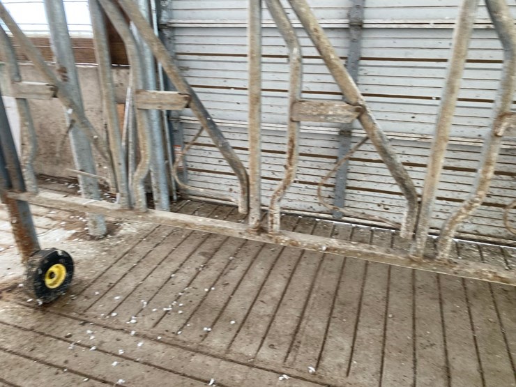 3-head-locker-on-hinges-image-6