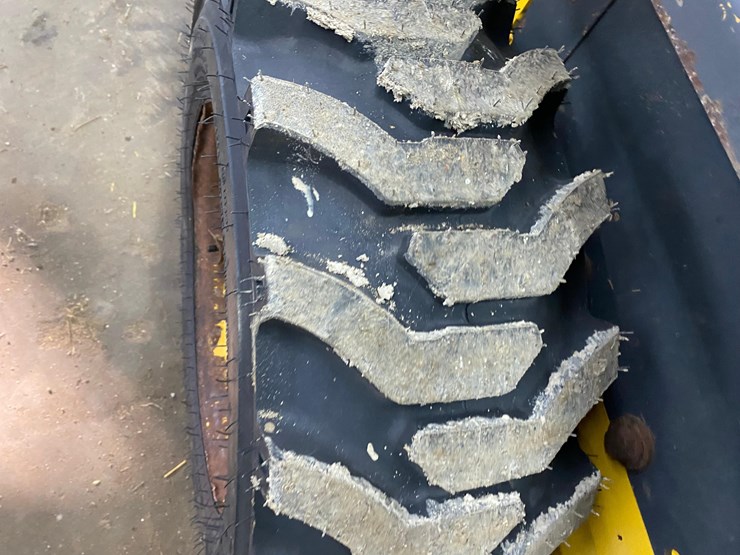 new-holland-l220-image-42