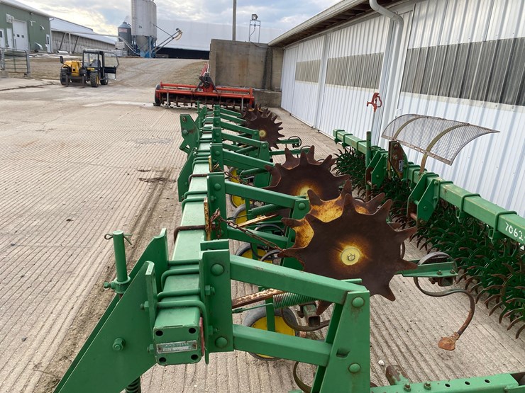 john-deere-825-image-6