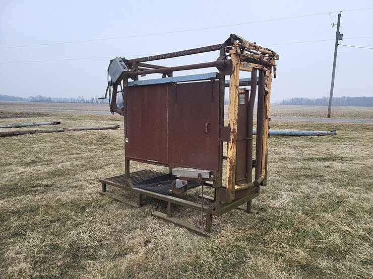 for-most-a-25-automatic-cattle-head-catch-w/cage-image-1