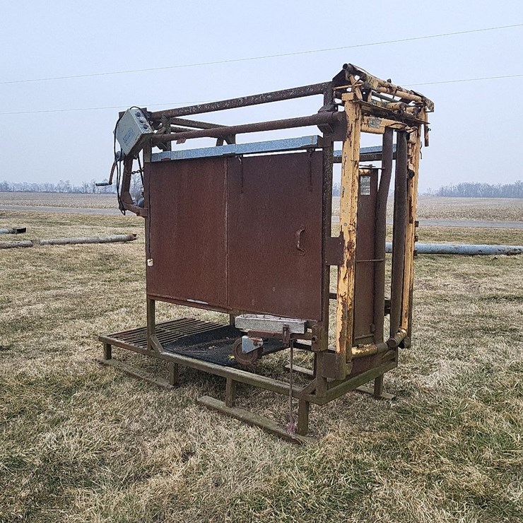 For-Most A-25 Automatic Cattle Head Catch w/Cage