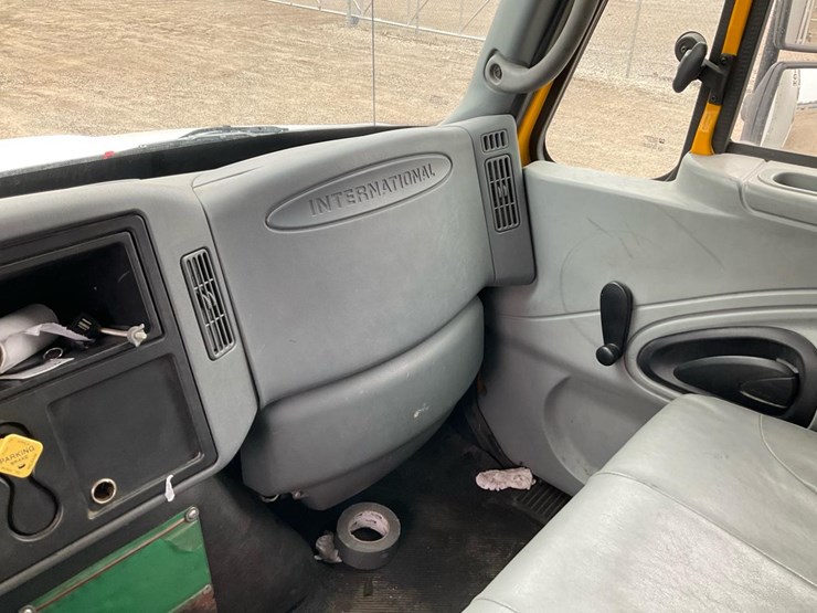 2005-international-durastar-4300-image-112