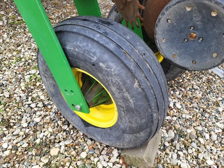 2010-john-deere-1770nt-image-32