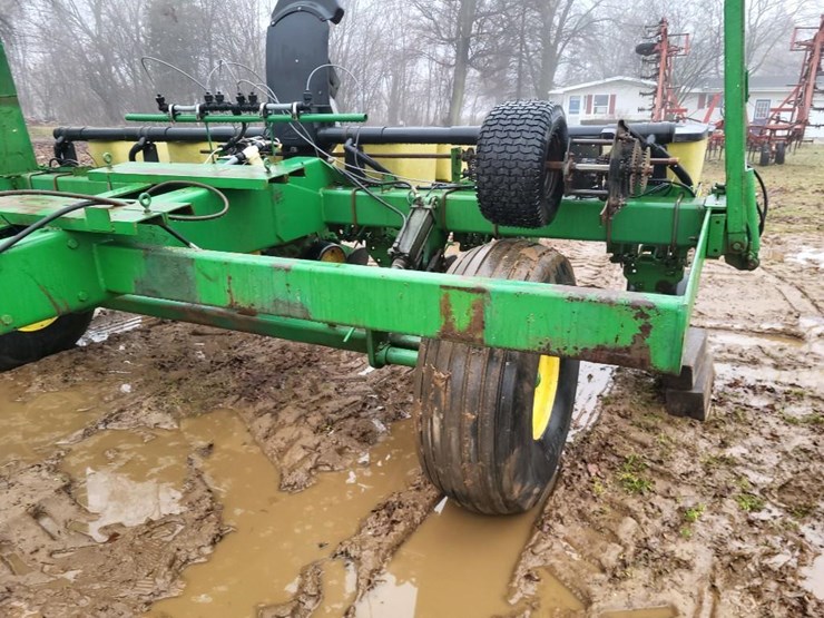 john-deere-7240-image-10