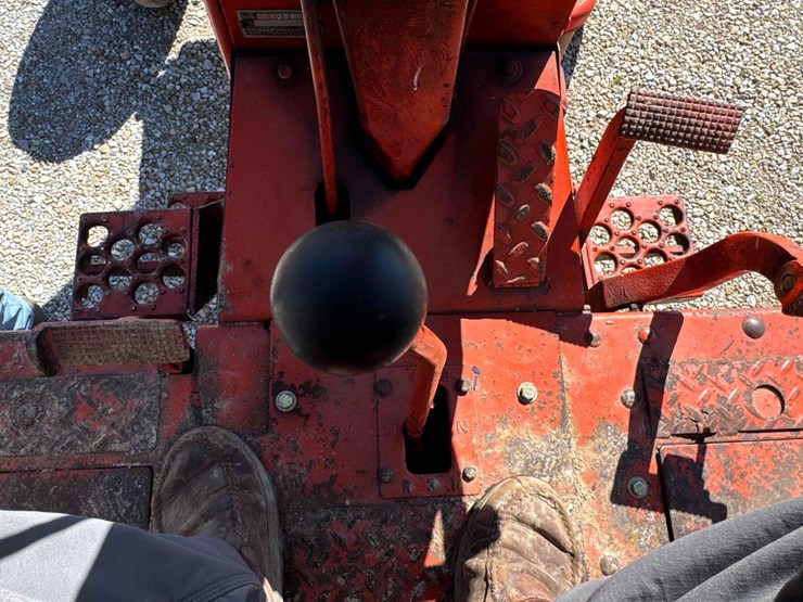 case-1030-comfort-king-tractor,-diesel,-wide-front,-18.4-34-tires,-5-front-weights,-2-remotes,-3pt.,-image-32