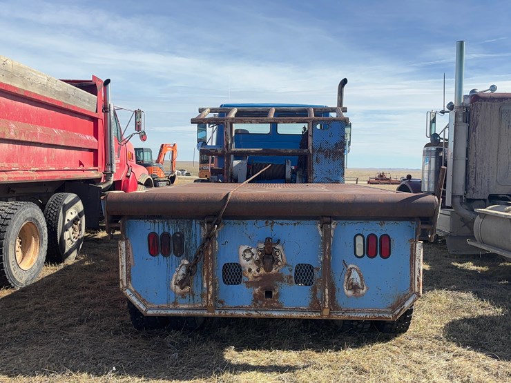 2000-freightliner-fl70-image-5