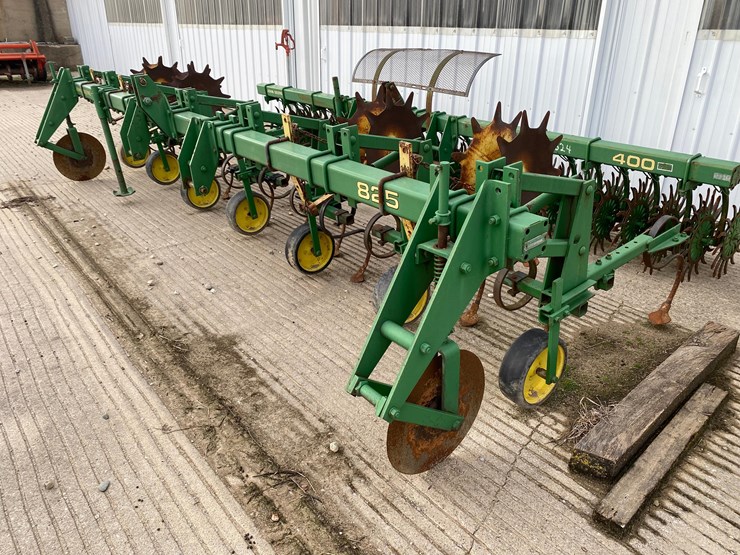 john-deere-825-image-2