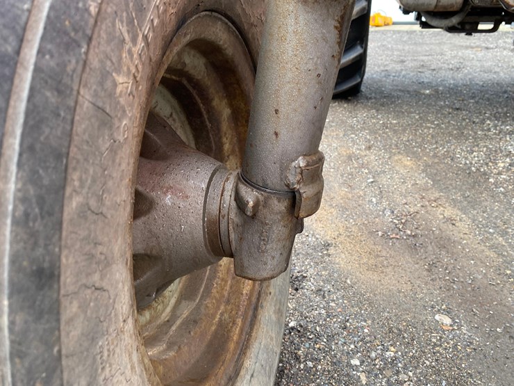 massey-ferguson-1135-image-13