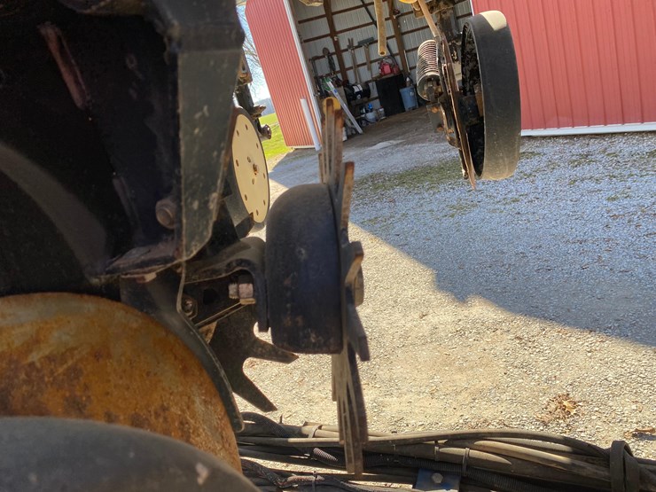 2009-kinze-3600-image-23