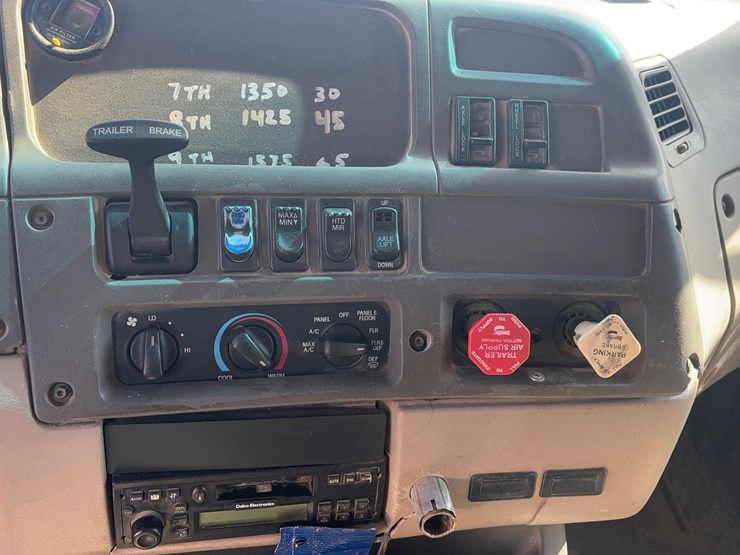 2003-sterling-lt9500-image-17