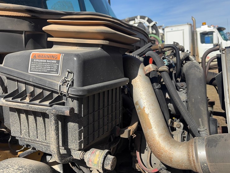 2012-international-box-truck-image-8