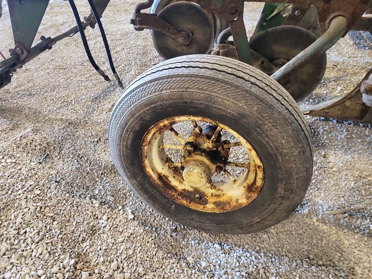 john-deere-3-bottom-pull-type-moldboard-plow-w/coulters-image-10