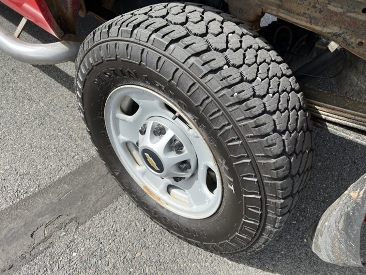 2011-chevrolet-silverado-2500-image-19