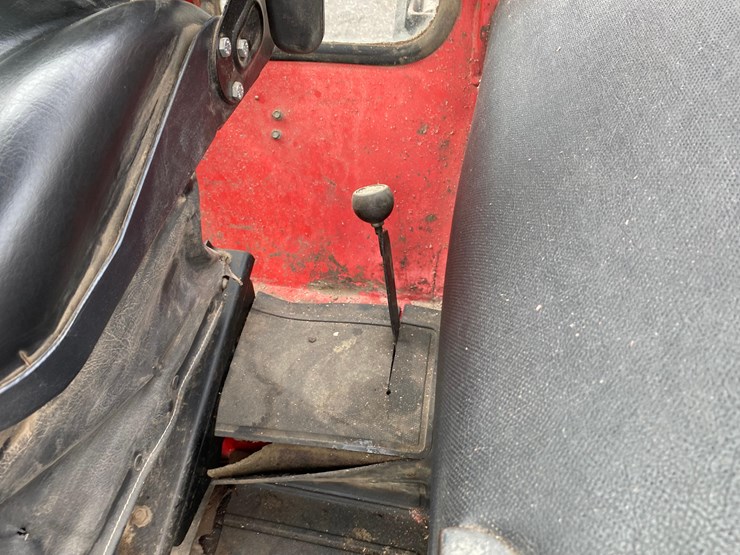 massey-ferguson-1135-image-57