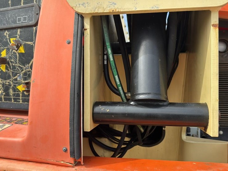 2005-jlg-400s-image-43
