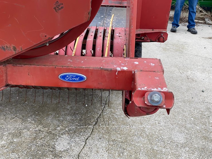 new-holland-144-image-7