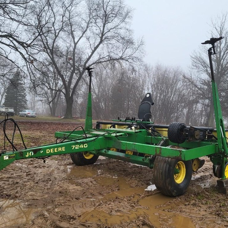 JOHN DEERE 7240