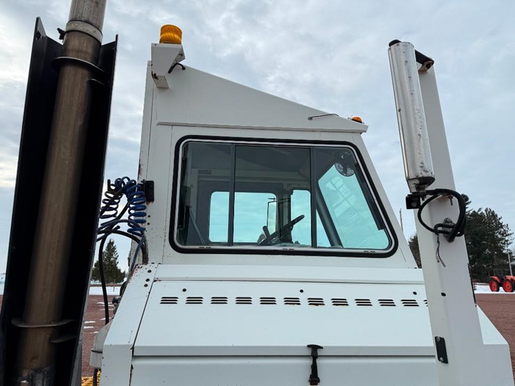 2013-kalmar-ottawa-4x2-image-32