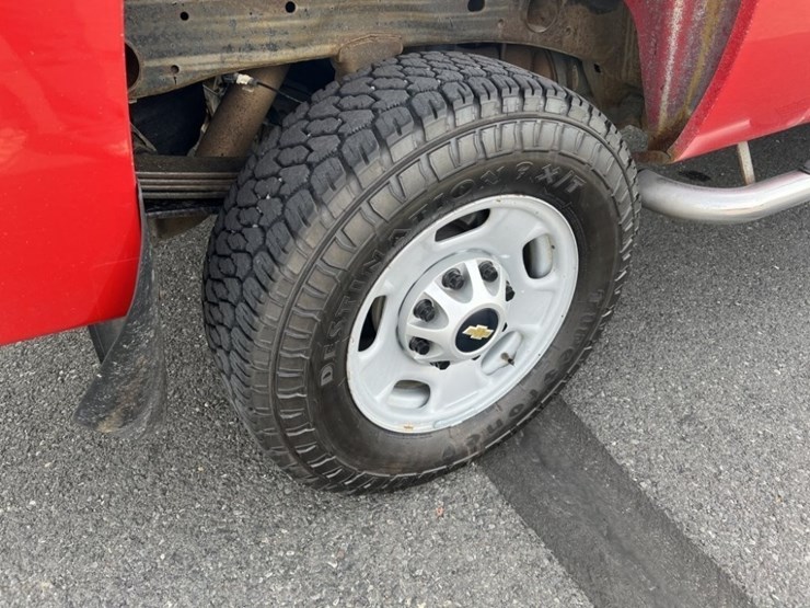 2011-chevrolet-silverado-2500-image-21