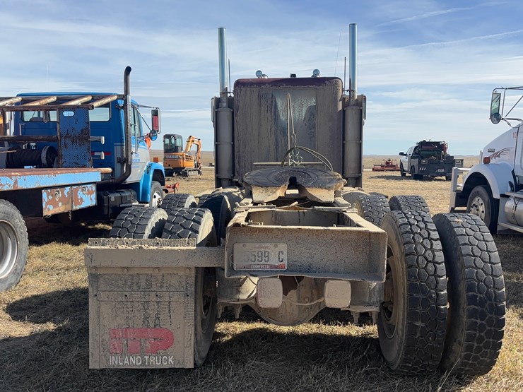 1986-peterbilt-semi-truck-image-5