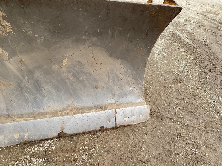 2005-deere-700h-image-9