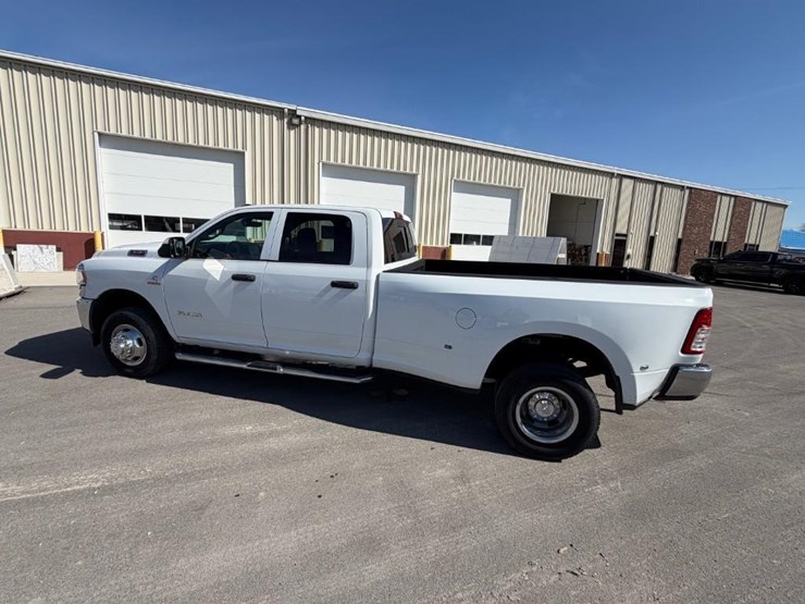 2022-dodge-3500-image-10