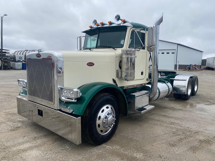2002-peterbilt-379-image-2