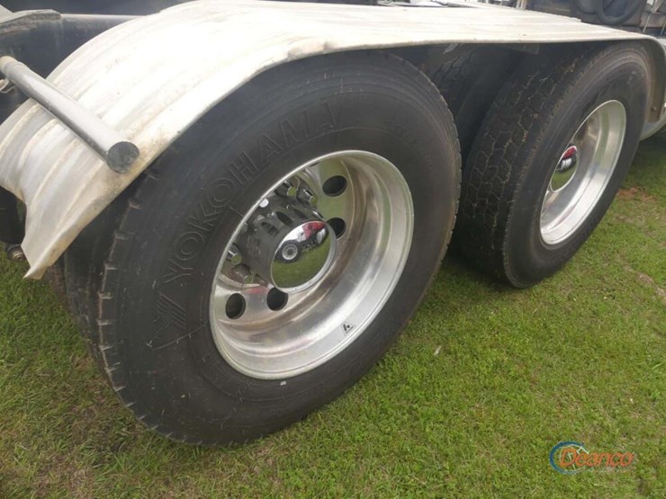 2017-caterpillar-ct660l-image-8