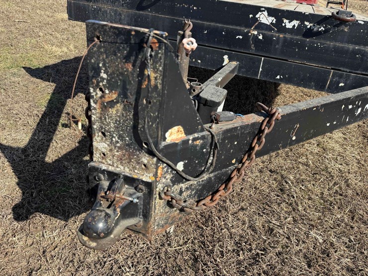 tri-axle-flat-deck-trailer,-ramps,-ball-hitch,-20'-x-8'-image-5