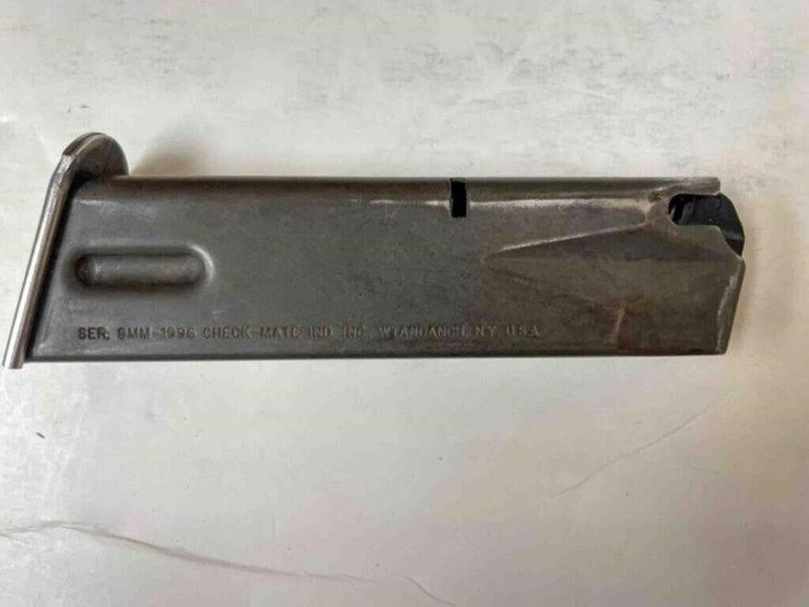 box-of-holsters,-misc.-magazines-image-6