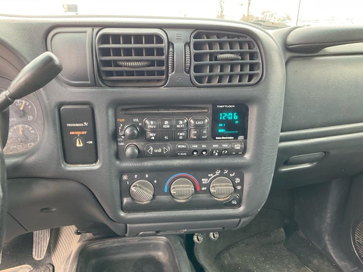 2000-chevrolet-s10-image-67