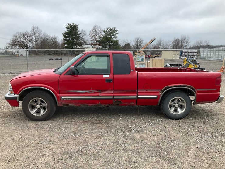 2000-chevrolet-s10-image-1