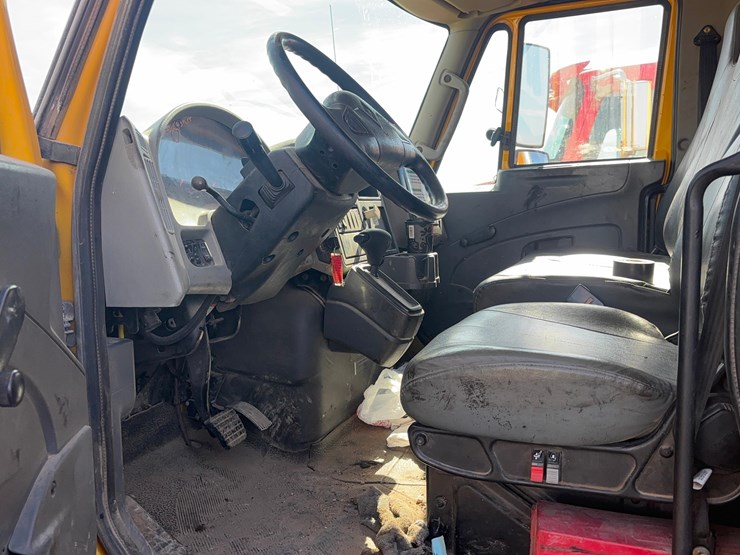 2012-international-box-truck-image-11