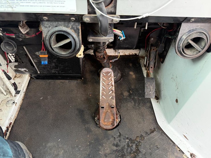 2013-kalmar-ottawa-4x2-image-48