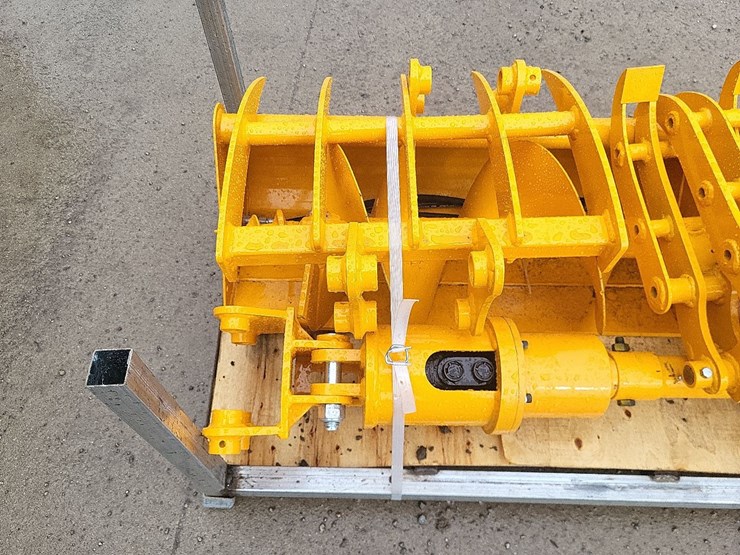 mini-mini-excavator-attachments-image-9