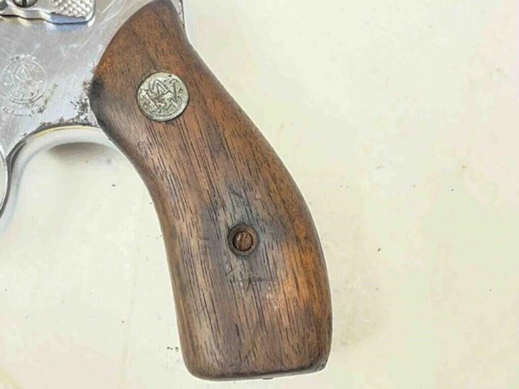 smith-&-wesson-revolver-image-6