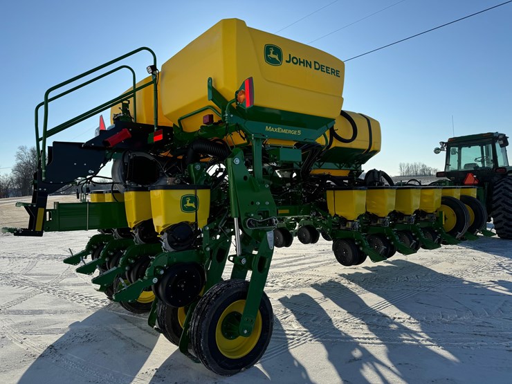 2024-john-deere-1775nt-image-1