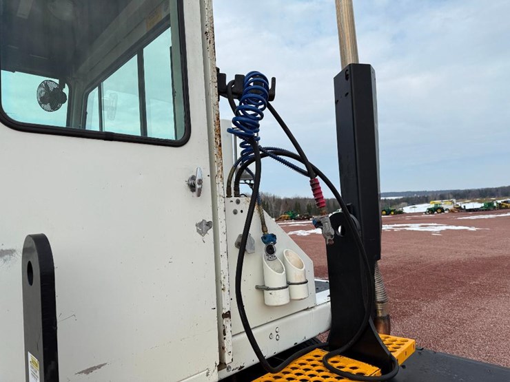 2013-kalmar-ottawa-4x2-image-25