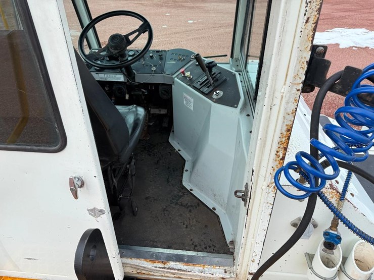 2013-kalmar-ottawa-4x2-image-38