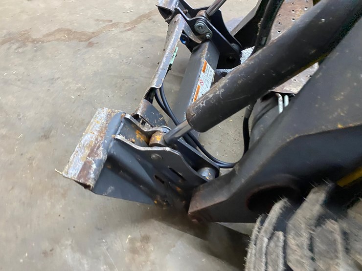 new-holland-l220-image-50