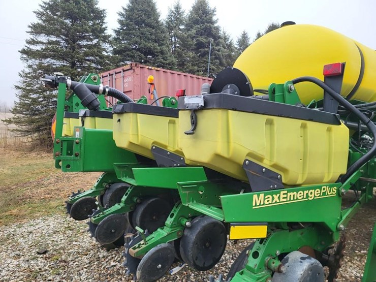 2010-john-deere-1770nt-image-37