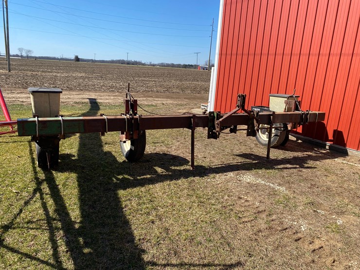 3pt-tool-bar-male-seed-corn-planter-image-3