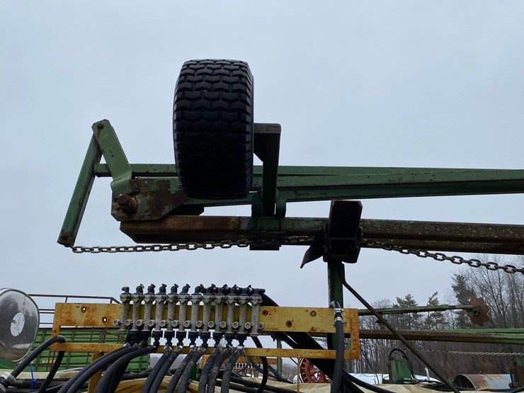 kinze-24-row-planter-image-7