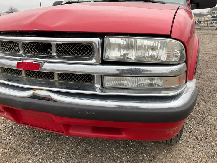 2000-chevrolet-s10-image-11