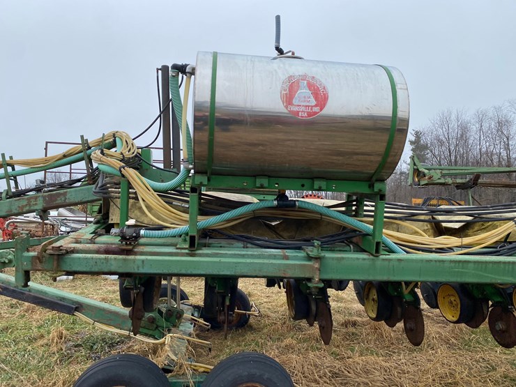 kinze-24-row-planter-image-3